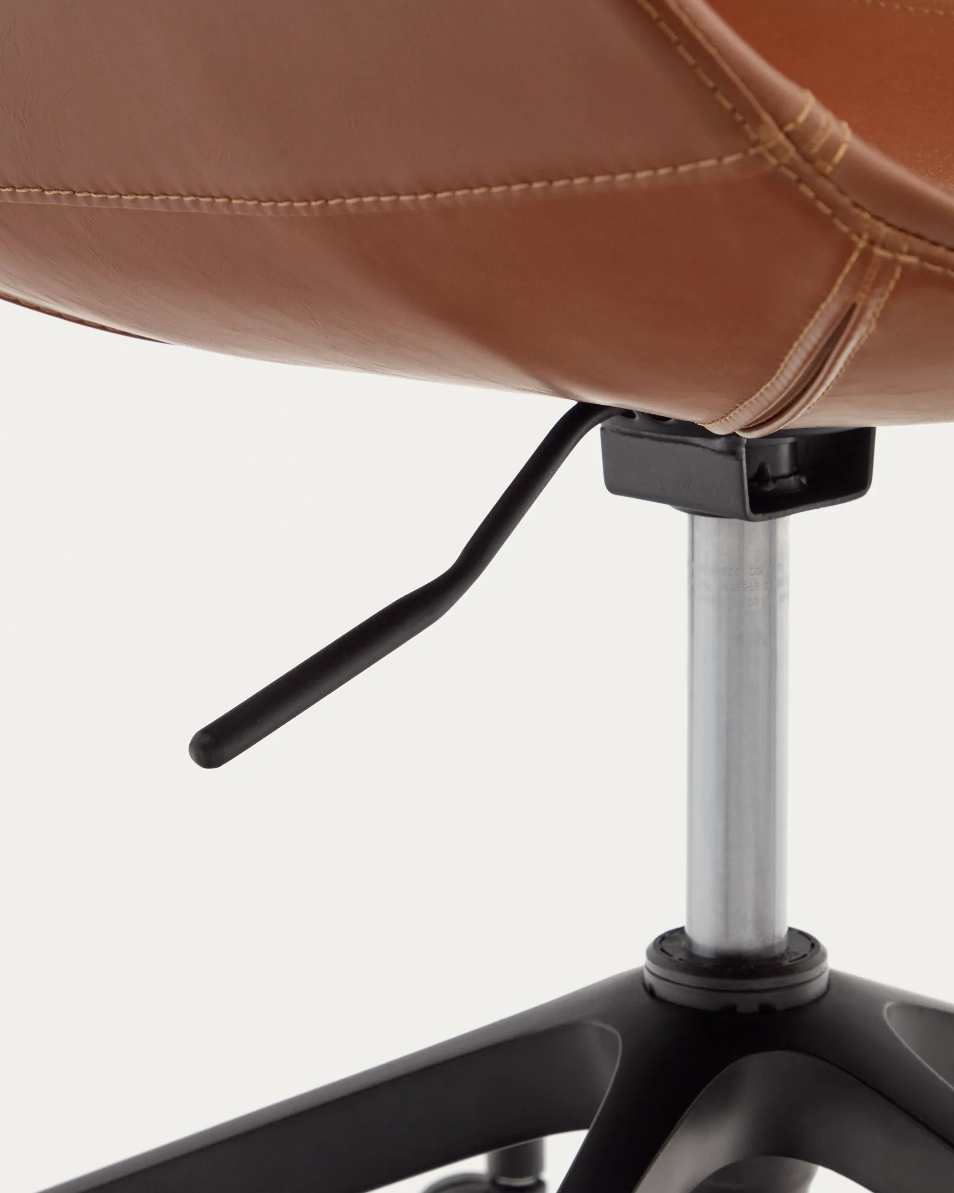 Компьютерное кресло La Forma Tissiana коричневый искусственная кожа алюминиевые ножки 175088