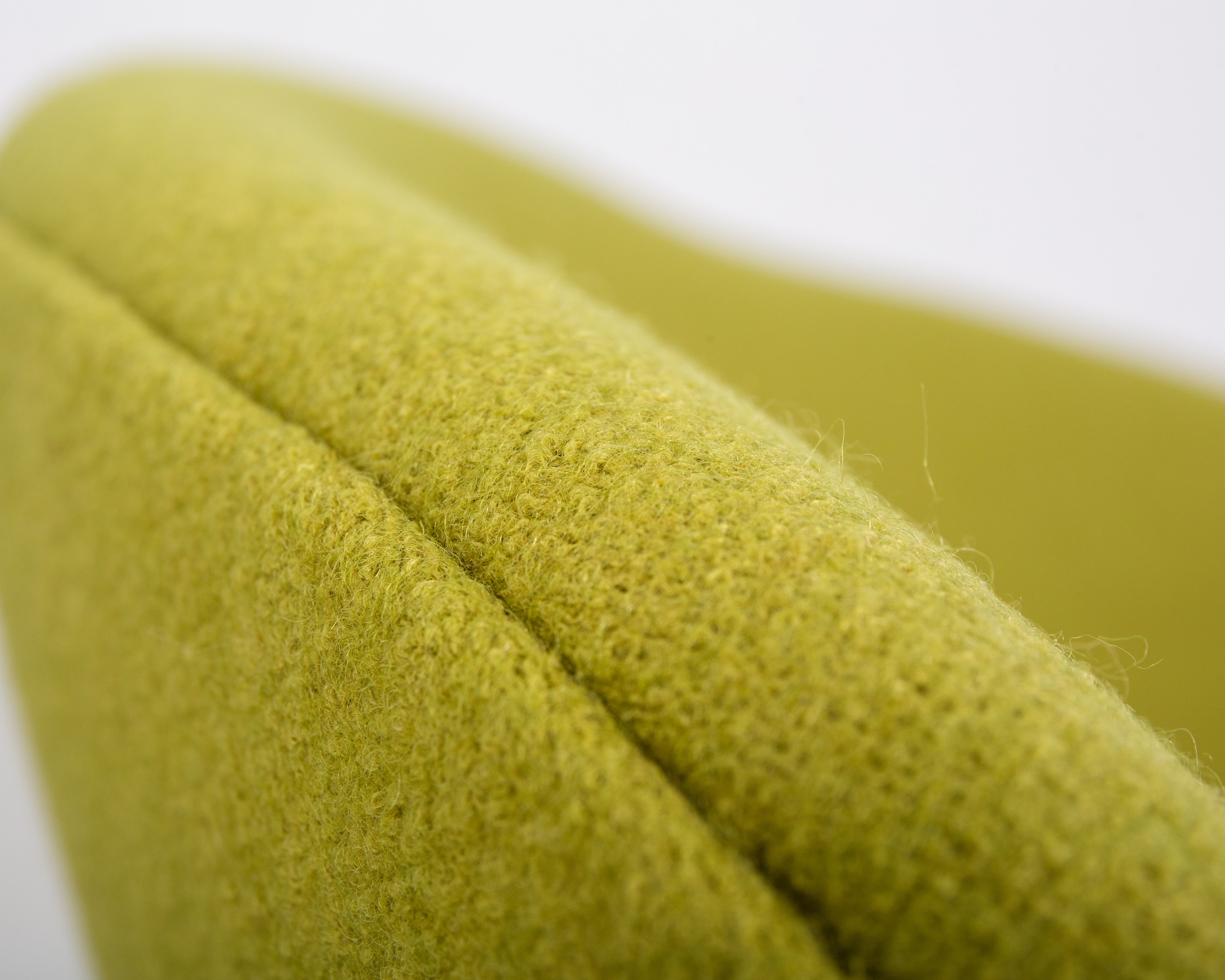 Кресло дизайнерское DOBRIN EMILY светло-зеленая ткань AF3, золотое основание