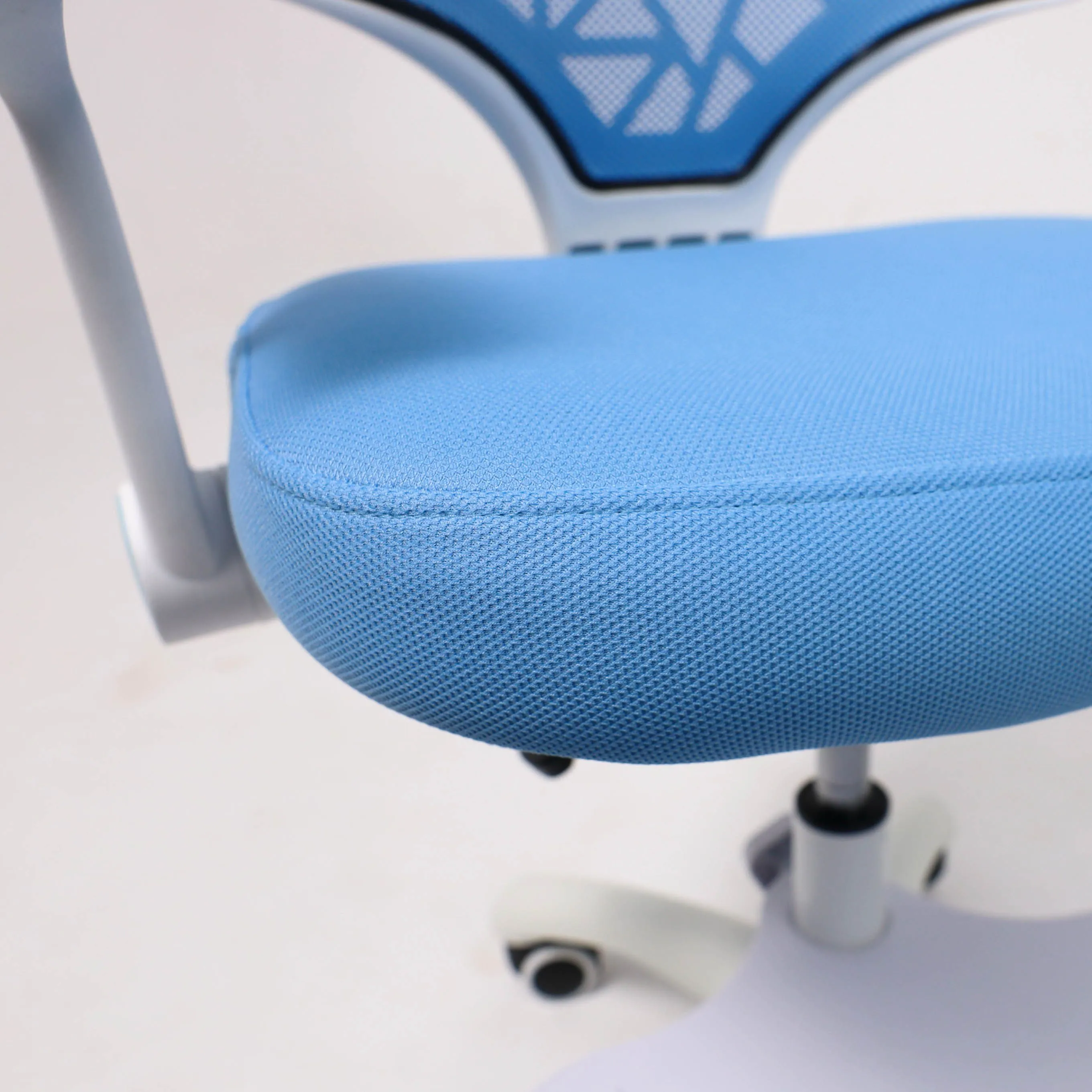 Кресло компьютерное детское CINEMA ткань синий 102540